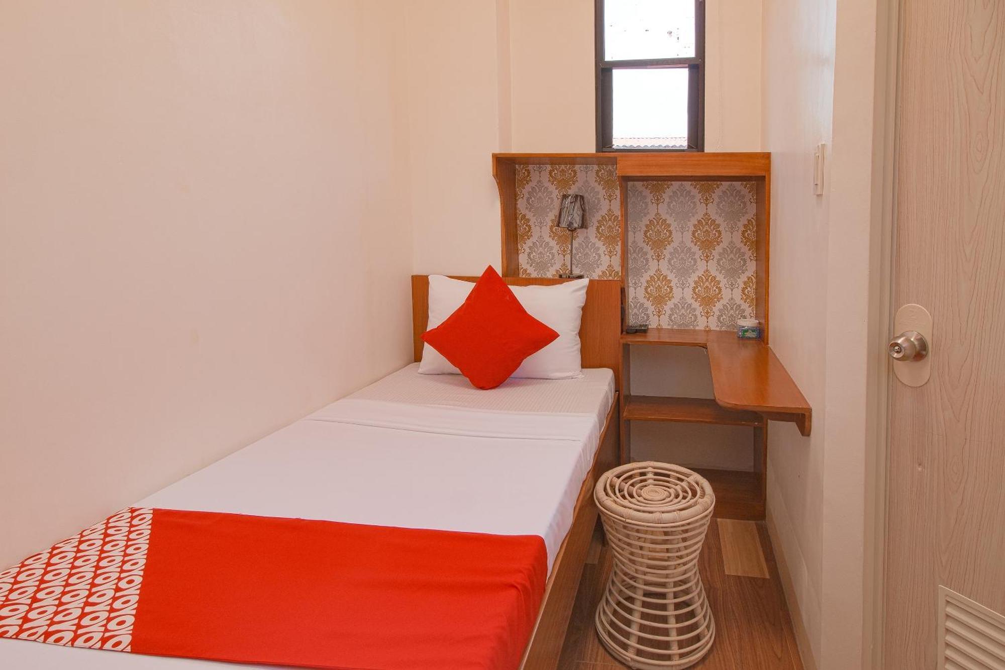 Oyo 685 K Fortune Apartelle Мактан Экстерьер фото